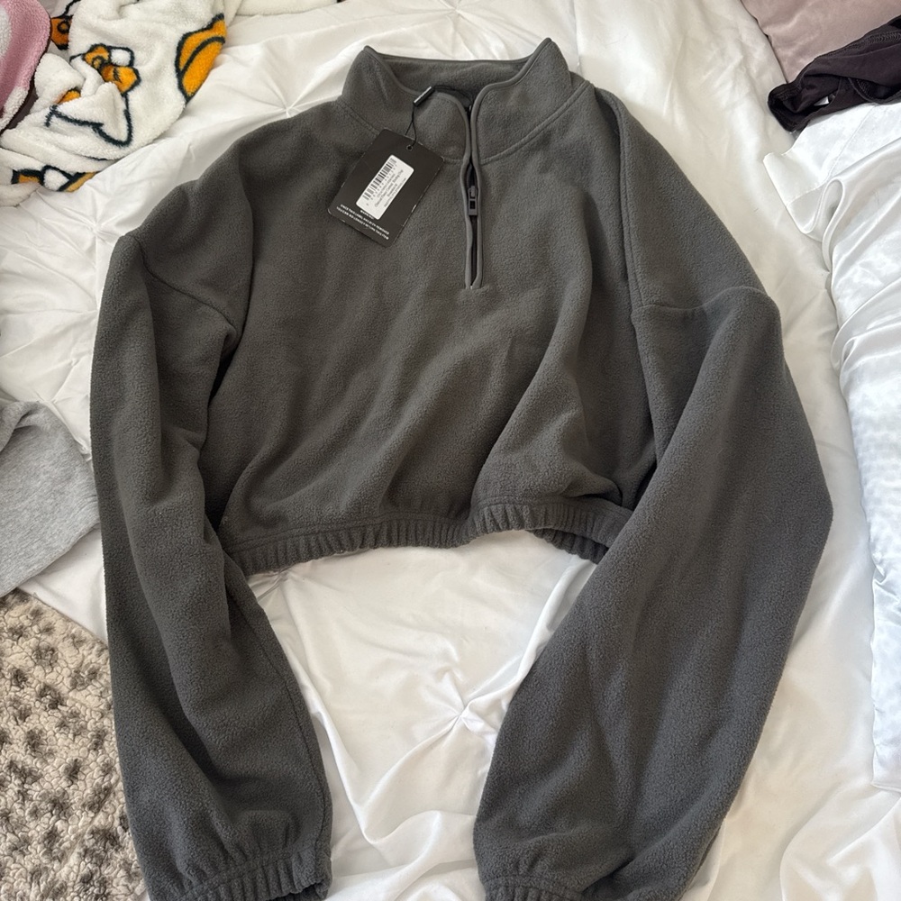 PrettyLittleThing Charcoal Cropped Fleece Hoodie